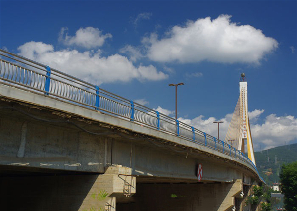 南阳304不锈钢桥梁护栏：安全、耐用与美观的完美结合